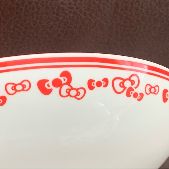 Hello Kitty 9” Ceramic Dinner Bowl Red & White Bows Japanese Letters - Picture 9 of 11